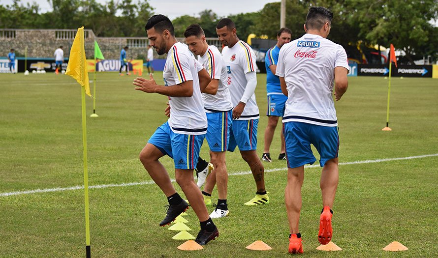 diariobogotano's tweet photo. La Selección se prepara para recibir a Chile https://t.co/lLDWd3xpmB https://t.co/BY01Hyc7NA