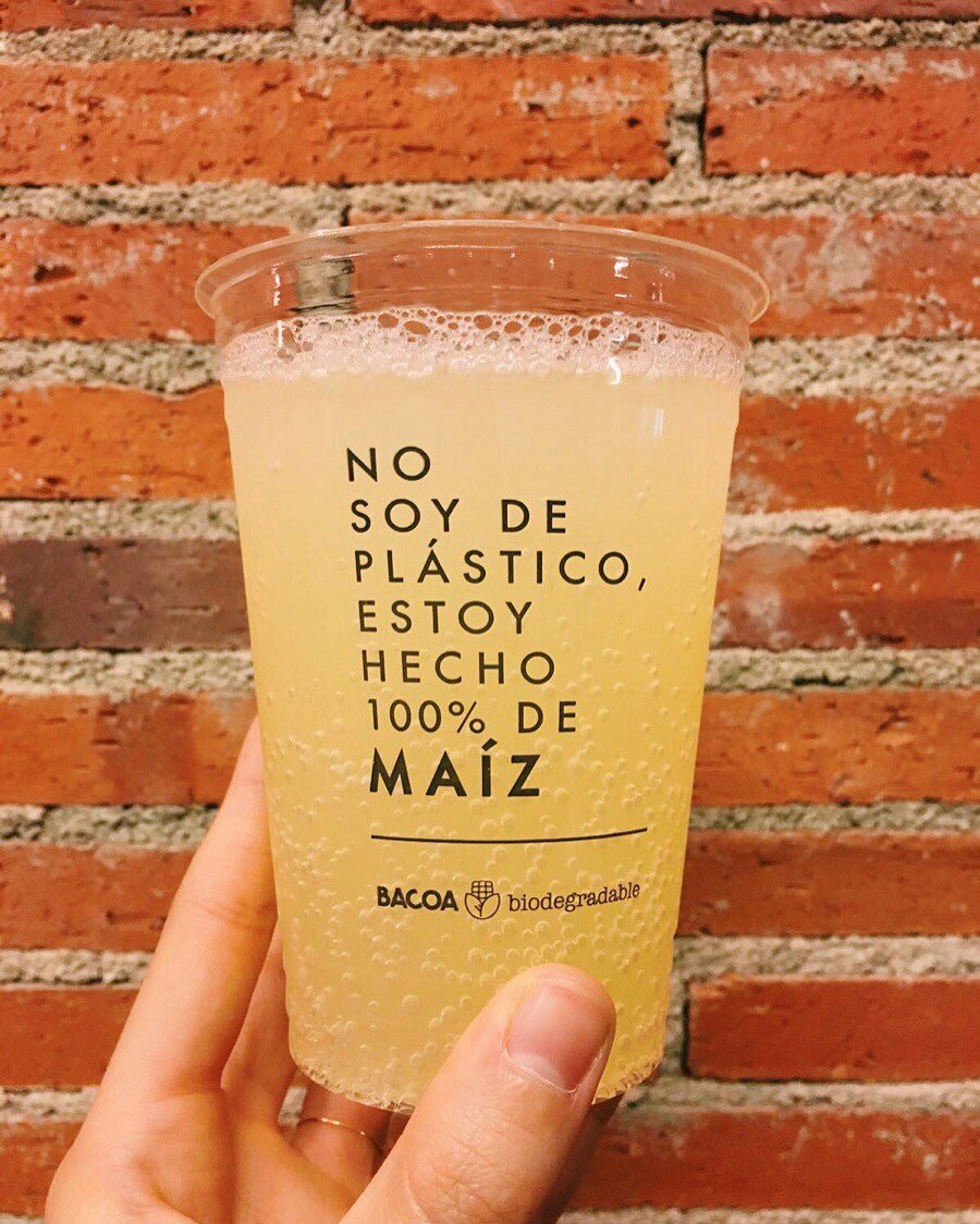 Bacoaburger's tweet photo. Entre todos, acabemos con el plástico. Por cierto, lo de maíz es el vaso, no el contenido :) Foto de @patifierro https://t.co/Sh4RmKAXRV