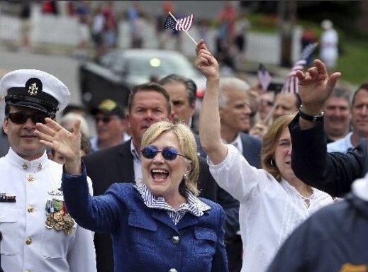 Amador_News's tweet photo. #RememberWhenHillary used paid actor 2 dress as Naval officer to campaign w/her (notice fake metals)
#ElectionDay TODAY'S THE DAY U #voted? https://t.co/nKY1fDYahB