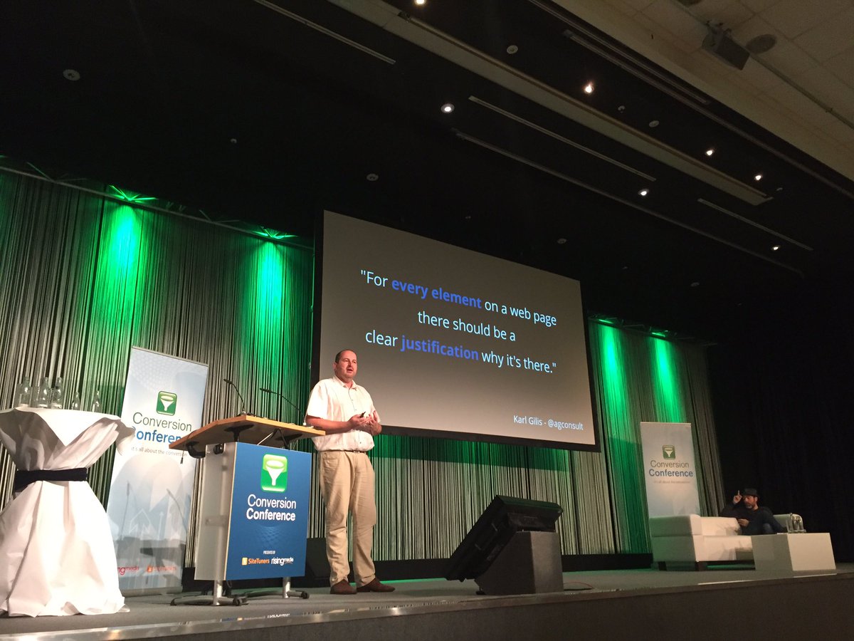 TaliaGw's tweet image. Killing it on stage as usual, Mr. @AGConsult 😂#ConvCon