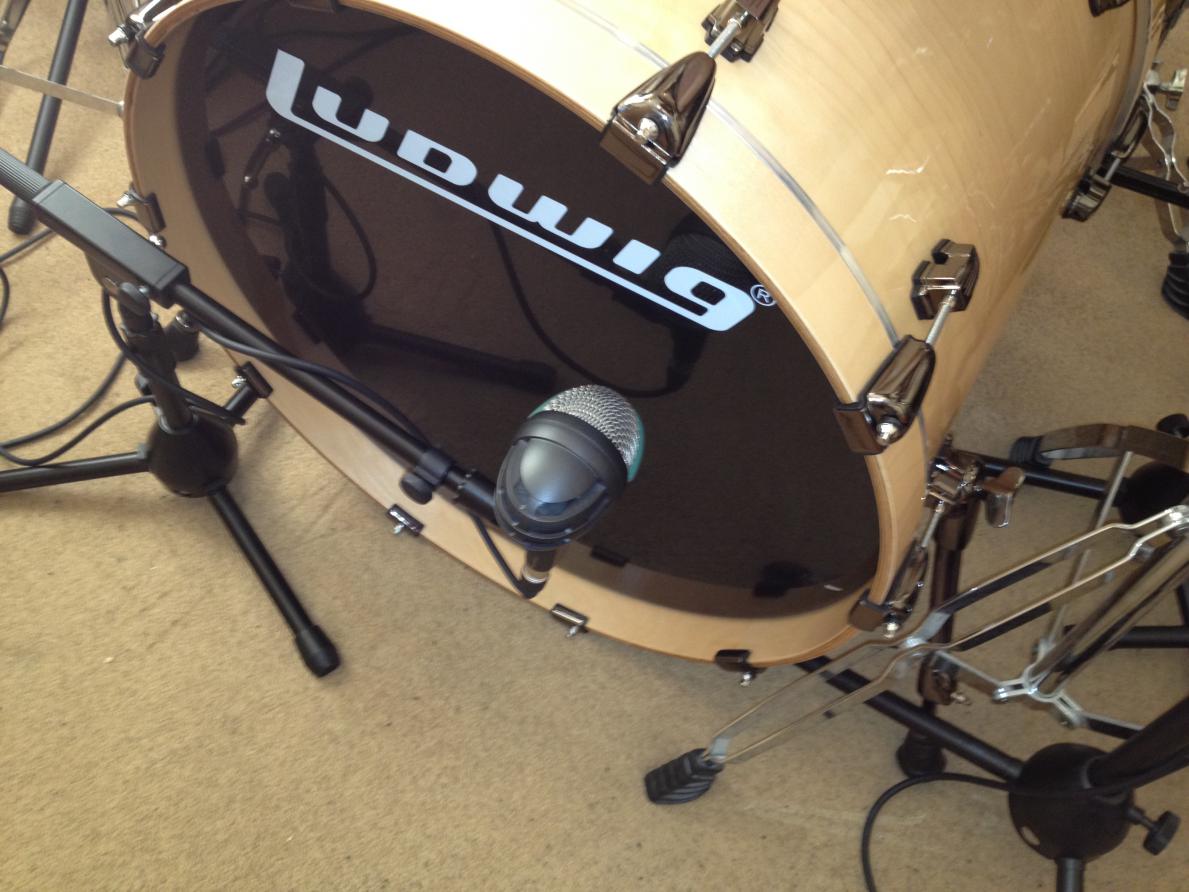 RateTheMix's tweet image. Making A More Powerful #Low #End goo.gl/26eomG @ProducerSpot