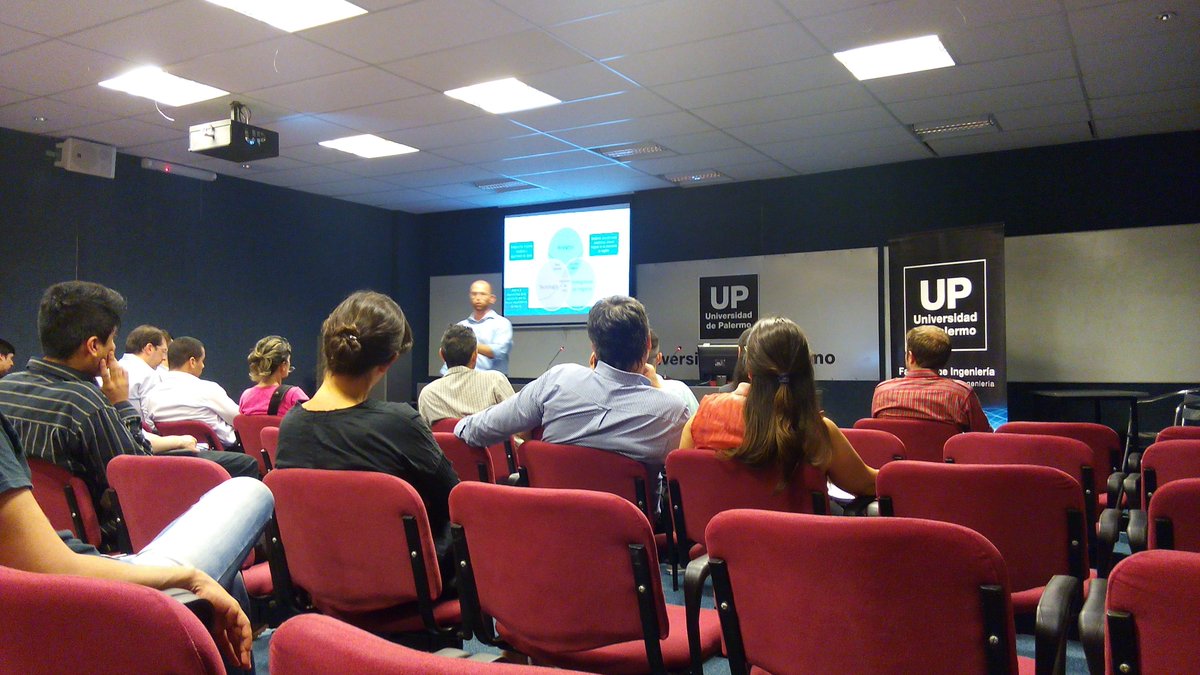 FedericoLeven's tweet photo. Gracias Federico Rosenhain por invitarme a ser parte del Programa Ejecutivo de Big Data y Analytics en @udepalermo #BigDataUP https://t.co/Cja96vG3la