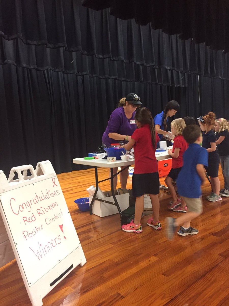 MJMcounselor's tweet photo. Another great day in Patriot Paradise! #itscooltocare #RRW2016 #YOLO @Pathways_Elem https://t.co/Nnqv7xYKTg
