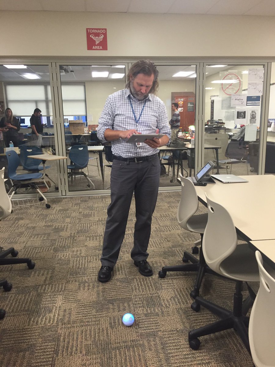 TeamMurch4's tweet image. #hsenow @HSE_21 @HSESchools Learning abt @SpheroEdu via #LightningLab @MurchJohnny