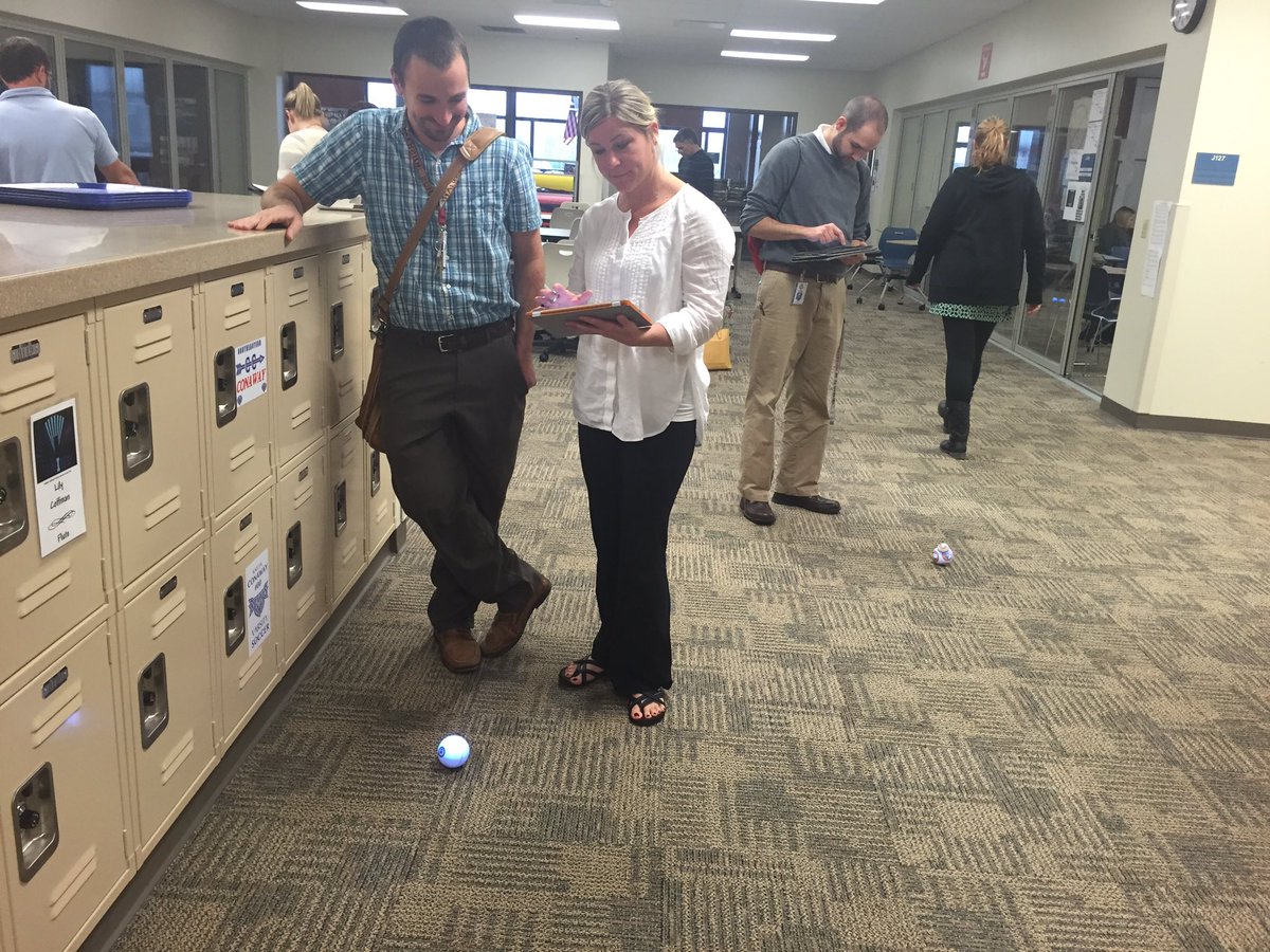 TeamMurch4's tweet image. #hsenow @HSE_21 @HSESchools Learning abt @SpheroEdu via #LightningLab @MurchJohnny