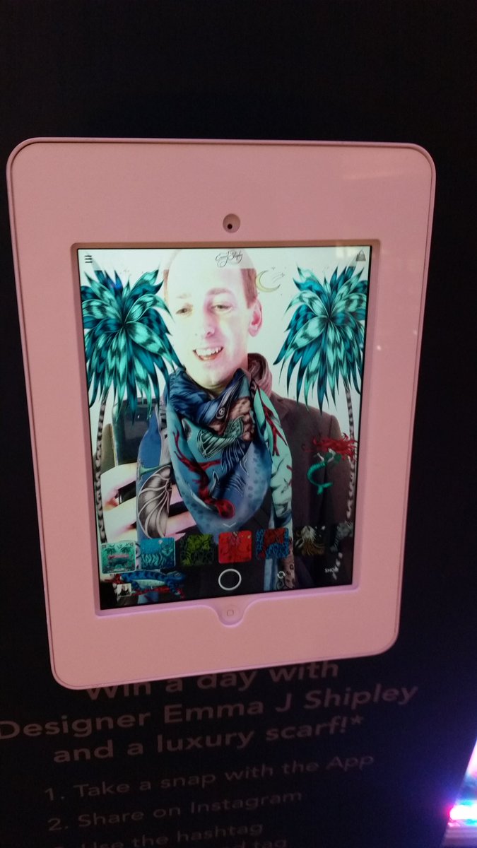 nolanoconnor's tweet photo. Interesting pop-up retail shop @westfieldlondon. 1xfront window, #ARdressing room & drink machine style checkout #virtualrail @emmajshipley https://t.co/Zl2o8TB7IC