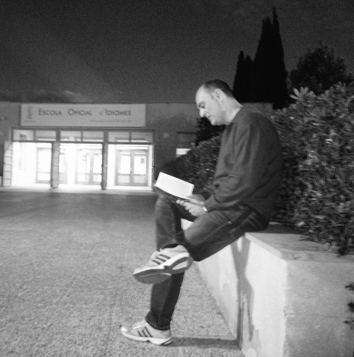 adiegortin's tweet image. #CECVContemLecturaAVL Ombres en la nit, lectures en la nit!