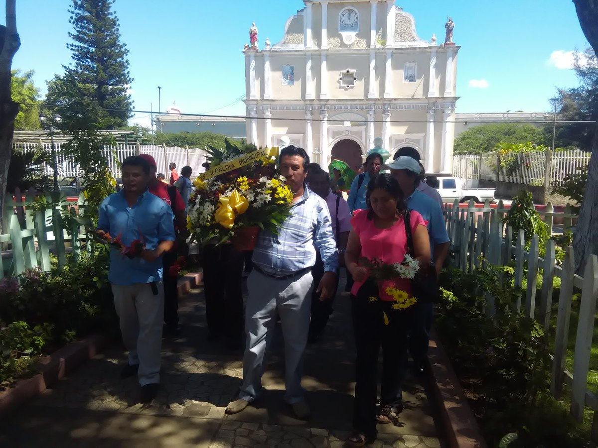 redsanmarcos's tweet photo. #UnaFlorParaCarlos 
Hoy 8 de noviembre Se conmemora los 40 años al padre de la revolución popular sandinista san marcos dice presente. https://t.co/v5K7EU9BvJ