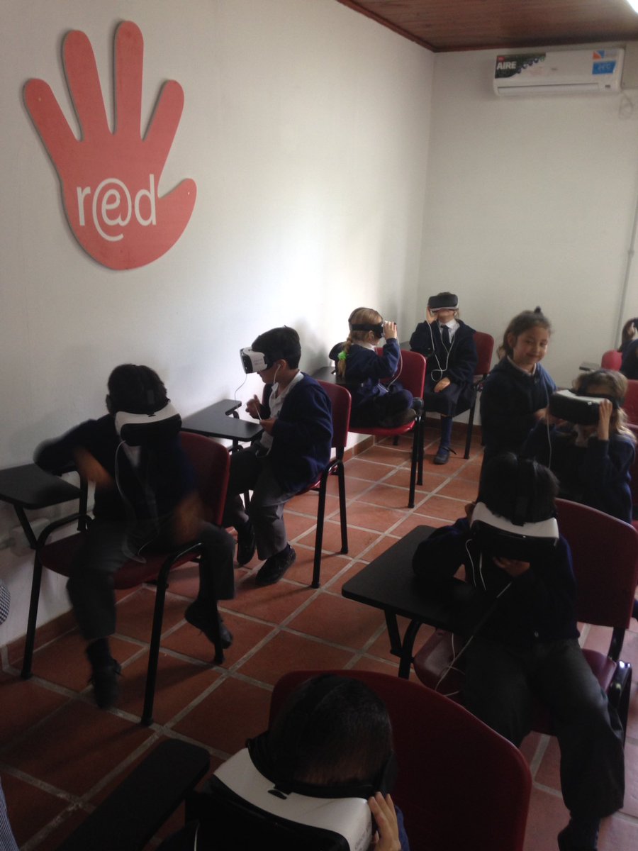 Zaal_86265's tweet image. Alumnos de 1 año de Instituto América visitan Casa RED. Gracias por su visita! #RedVirtual @Munirivadavia1 @edgaralarconm @JUReynoso