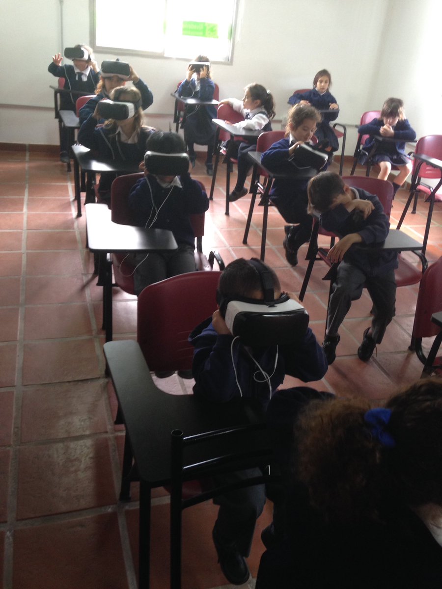 Zaal_86265's tweet image. Alumnos de 1 año de Instituto América visitan Casa RED. Gracias por su visita! #RedVirtual @Munirivadavia1 @edgaralarconm @JUReynoso