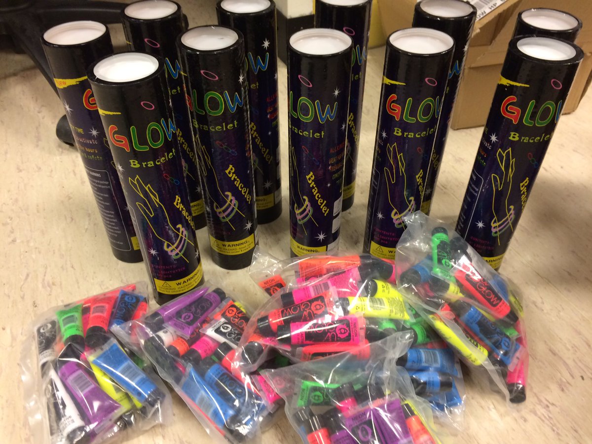 1200 glow sticks and 200 pots of paint...

WE'RE READY!! 

See you lovely ladies in TWO tiny days. 

Thursday
6pm ~ Bloomsbury Theatre 

💜