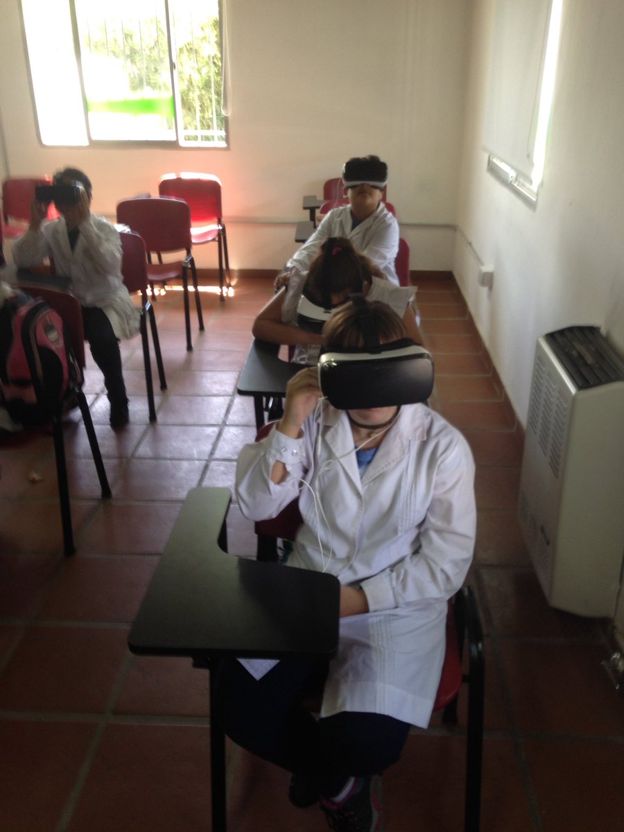 Zaal_86265's tweet image. Los alumnos de 5 año de Escuela 1 visitaron Casa RED para viajar en el espacio! Gracias por su visita!#RedVirtual @edgaralarconm @JUReynoso