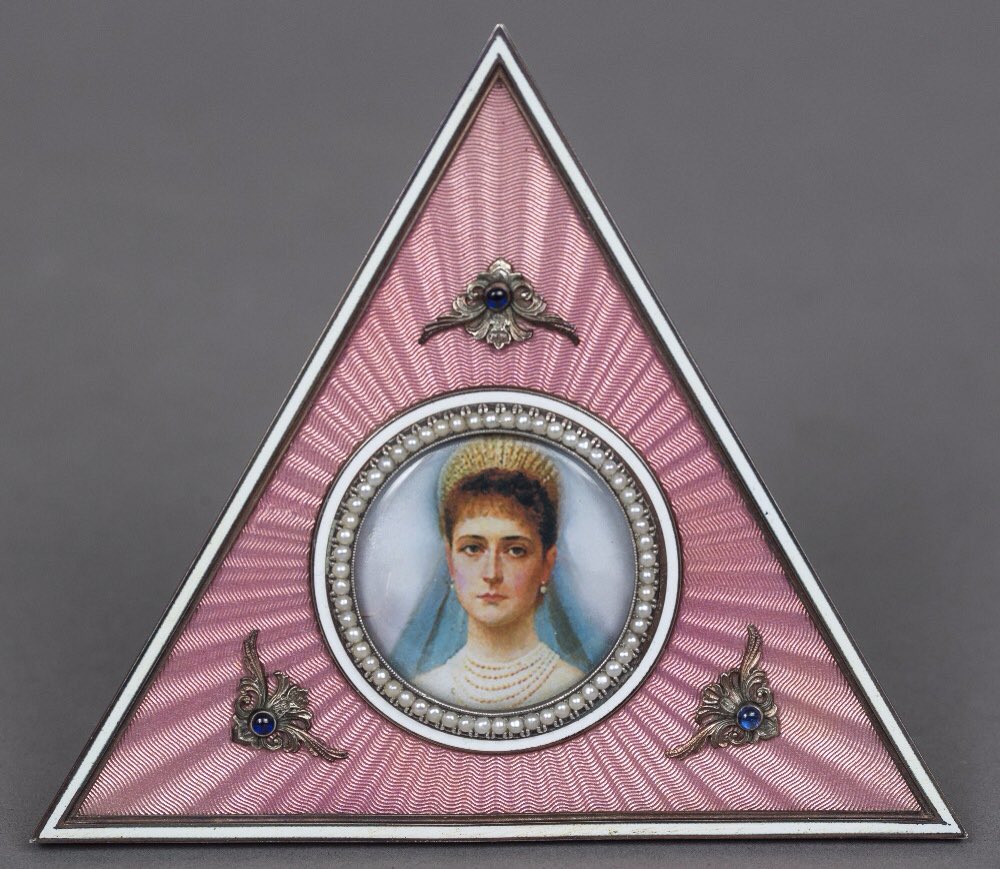 will_axon's tweet photo. A Russian silver and enamel gem and seed pearl set photograph frame - £1,600 https://t.co/dSj6FgKj9F