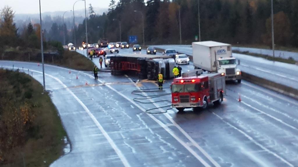 ChrisBushphotog's tweet photo. @NanaimoBulletin #nanaimo #semirollover Semi flipped TC Hwy near Duke Pt. overpass. https://t.co/WEFyB5JweE