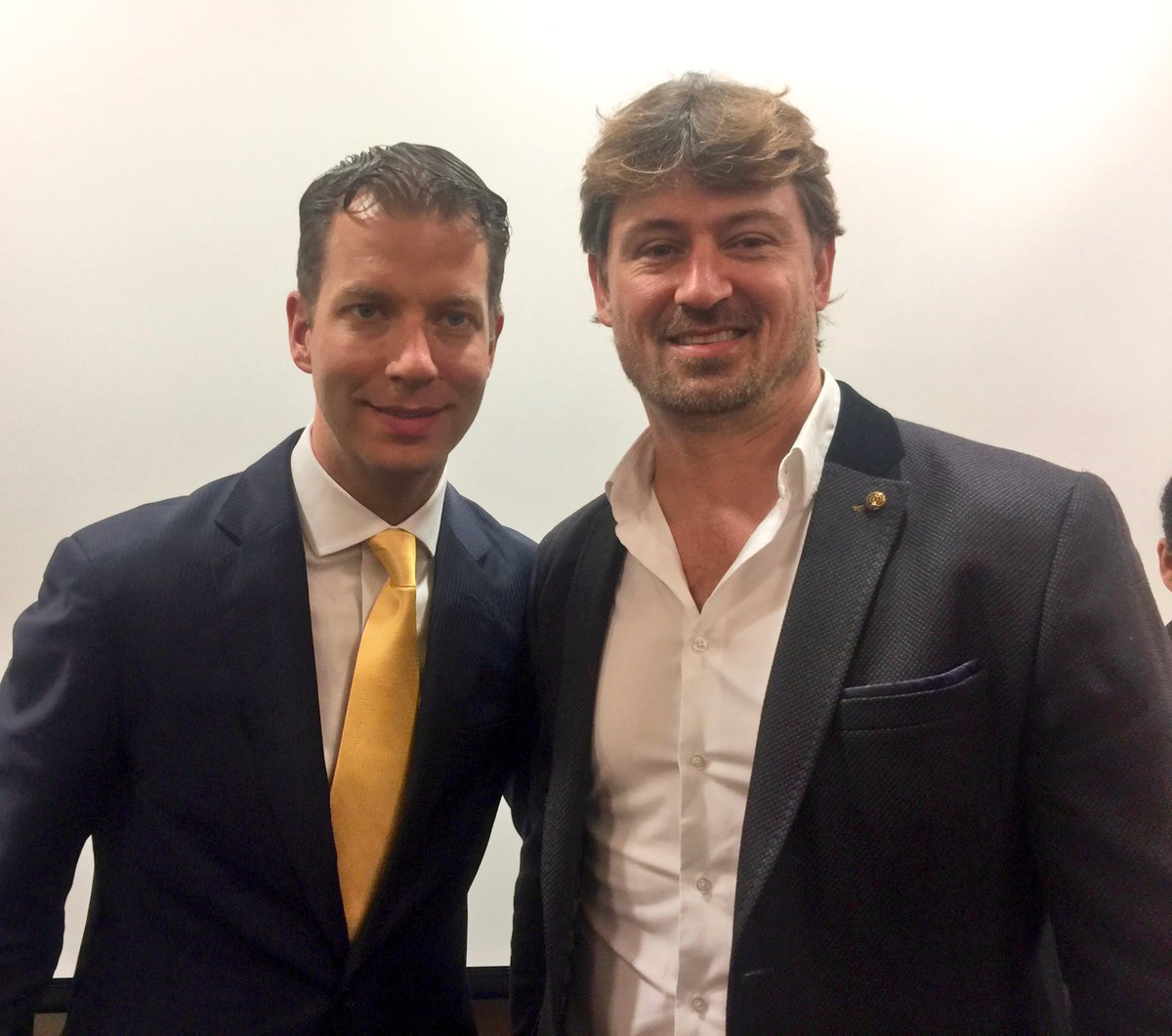 VernNeville's tweet photo. Great chatting to world leading #wealthcoach @JTFoxx on how to create WOW value for customers #WinningIsEverything #Entrepreneur https://t.co/0wP0zo4LK9