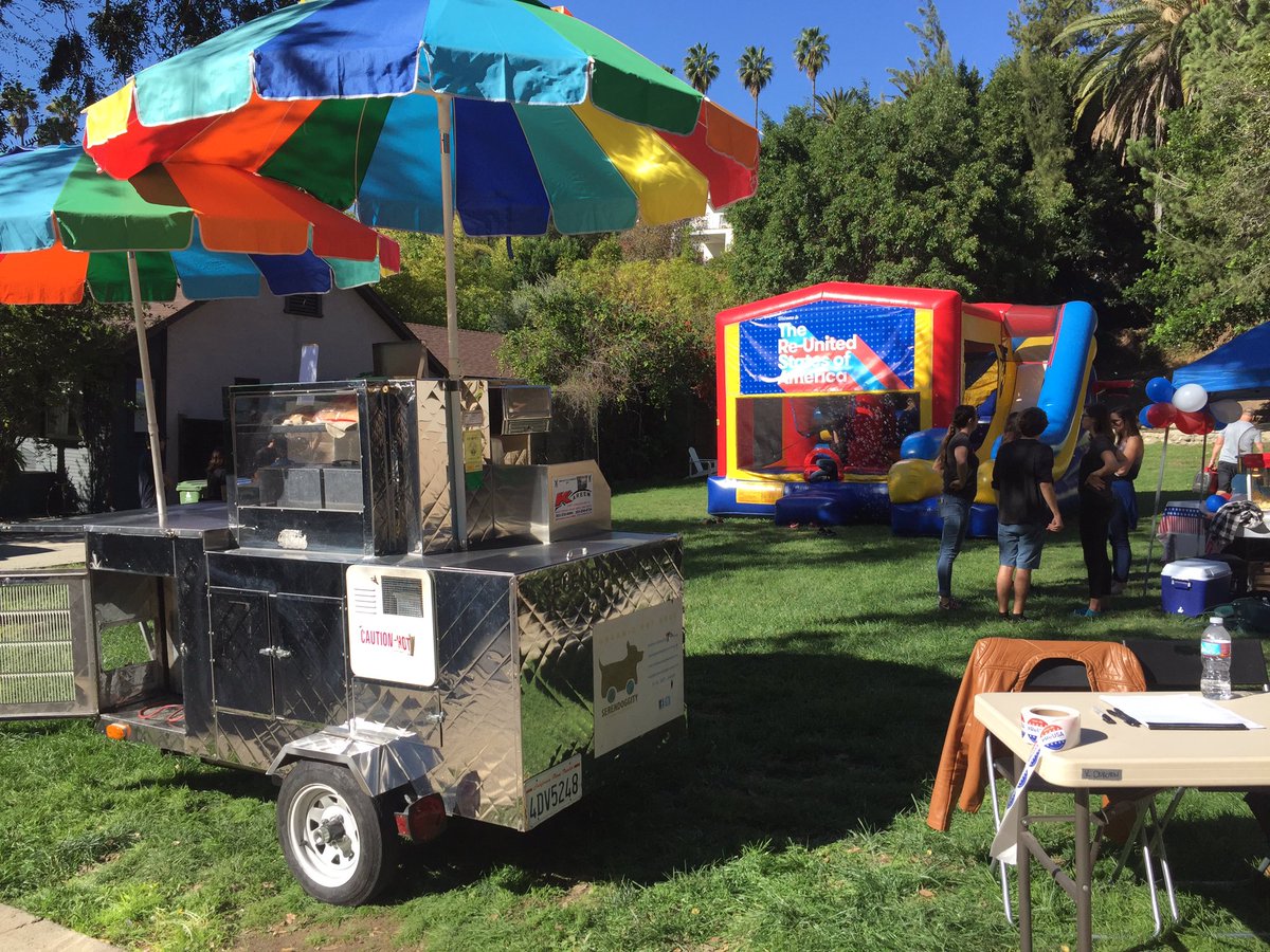 SmoshIan's tweet photo. My polling place is fuckin LIT! #MakeAmericaBounceAgain https://t.co/ivmhMEq1SW