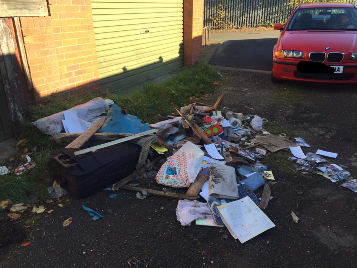 dani86walker's tweet image. Hi @AdrianBailey4MP could you help a friend? This has been dumped &amp;amp; @sandwellcouncil refuse to move on basis it's private property! 1/2