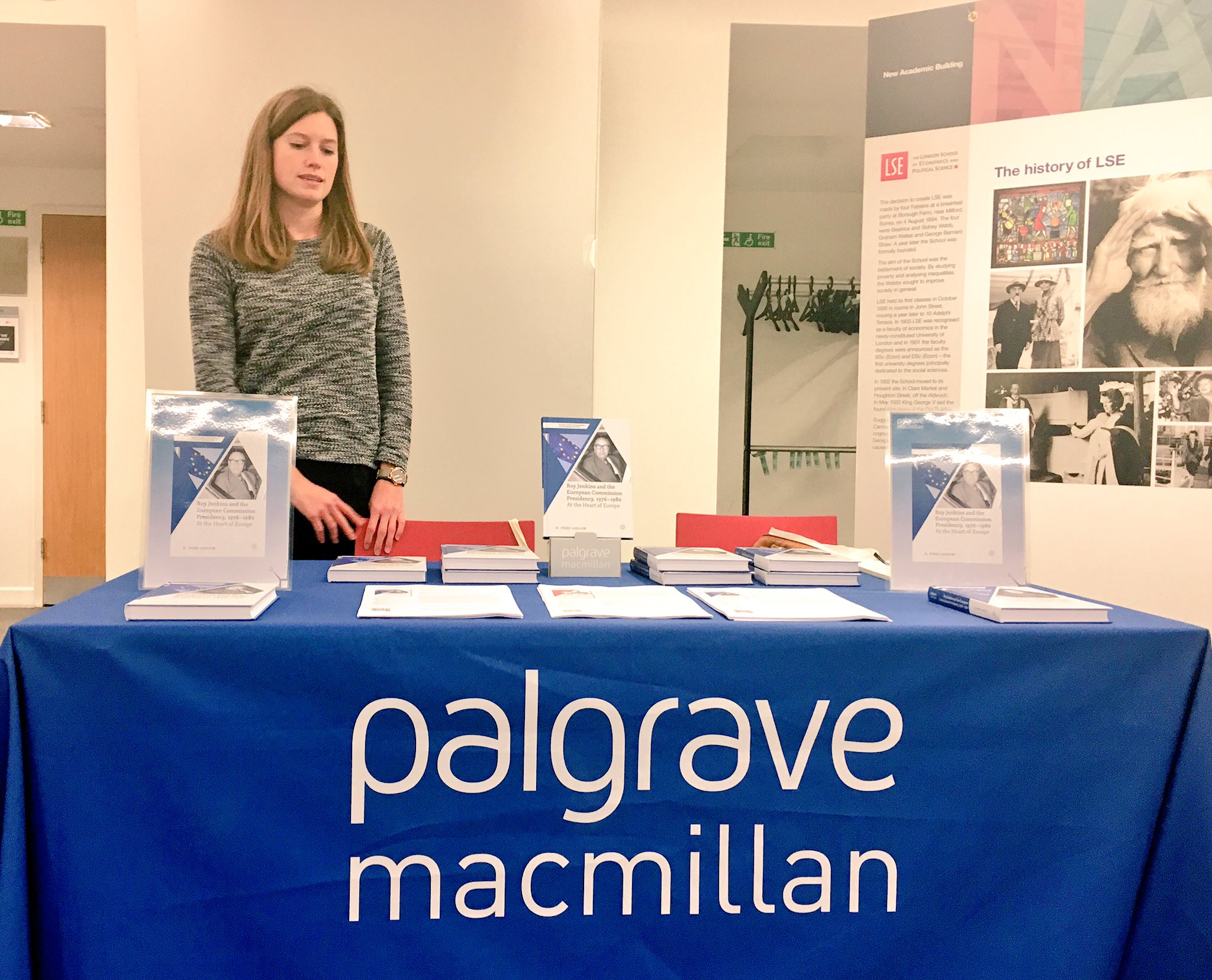 .@Palgrave_ is already here, selling Piers Ludlow’s book, he will sign it for you after the lecture #LSEJenkins. See you at Wolfson Theatre https://t.co/ZZrcbL65ei