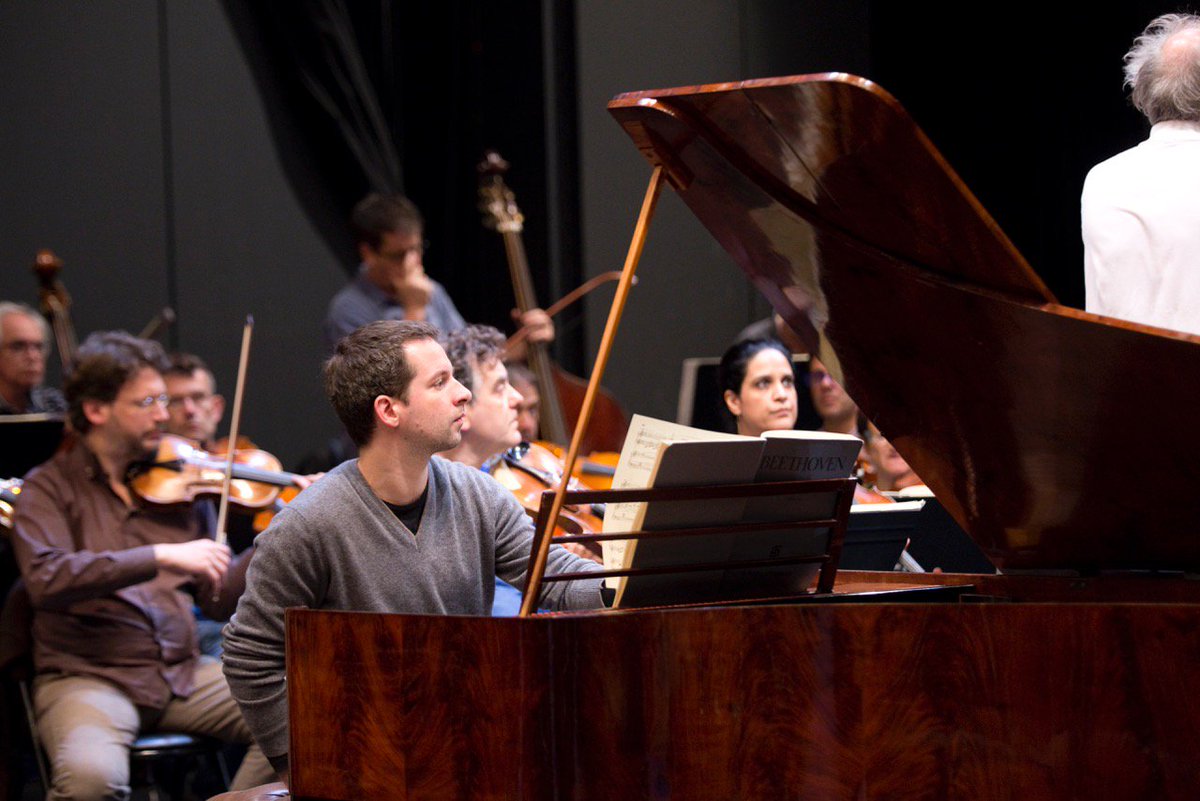 OrchestCElysees's tweet photo. Fin de nos répétitions #Beethoven Cto #5 au conservatoire d'Issy-Les-Moulineaux avec @ChamayouB ! Départ pour @LingottoMusica demain matin ! https://t.co/Fe0GboFxdH