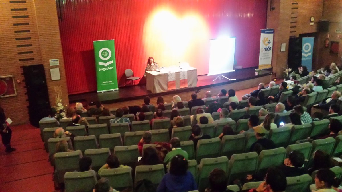SergioAguinaga6's tweet photo. @virg_jimenez cierra el acto de #elamoresdemasiadocomplicado de @loqueleo_es @GrupoAMAS #amasfacil Éxito! https://t.co/gj0bfjPq1U