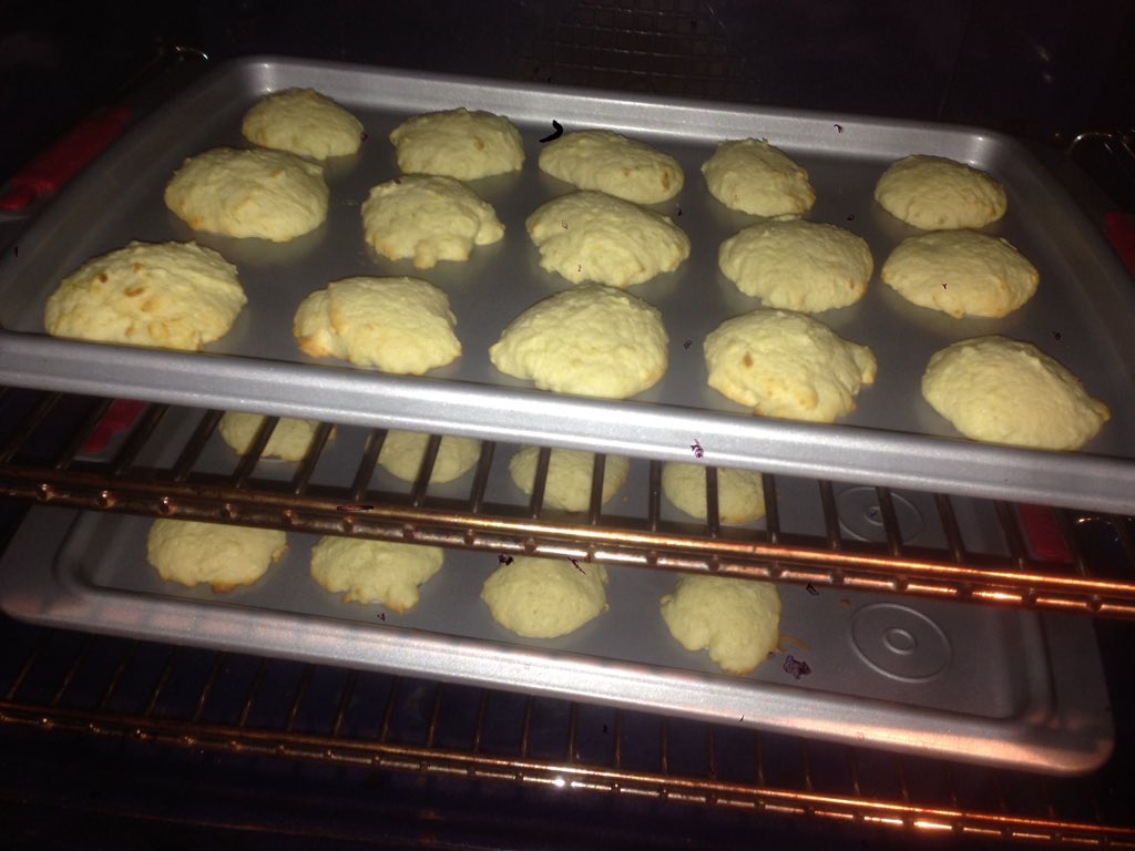 APPLESToNEPiX's tweet photo. #cookiebatter seems more #sticky than
(As #recipe indicates) #fluffy, but
#LemonCookies🍋🍪smell #zesty😋
<#cookies<O> https://t.co/09BzJkj26P