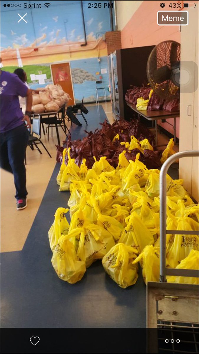 CSU_Visionaries's tweet image. Congrats to your Freshman Class SGA for a successful volunteer feed the homeless event at The Redskins Stadium! 👏🏽 #WeAreVisionary 💛💙