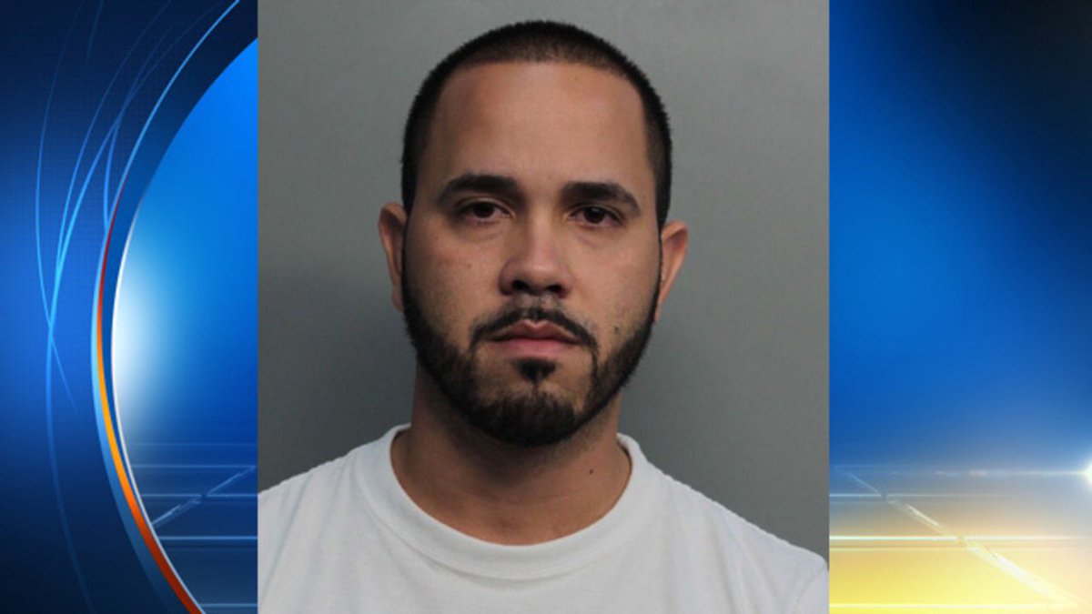 Man posts photo of woman's vagina on social media after arguing with her boyfriend bit.ly/2eBoH19?utm_me… https://t.co/KtVzIHKZ17