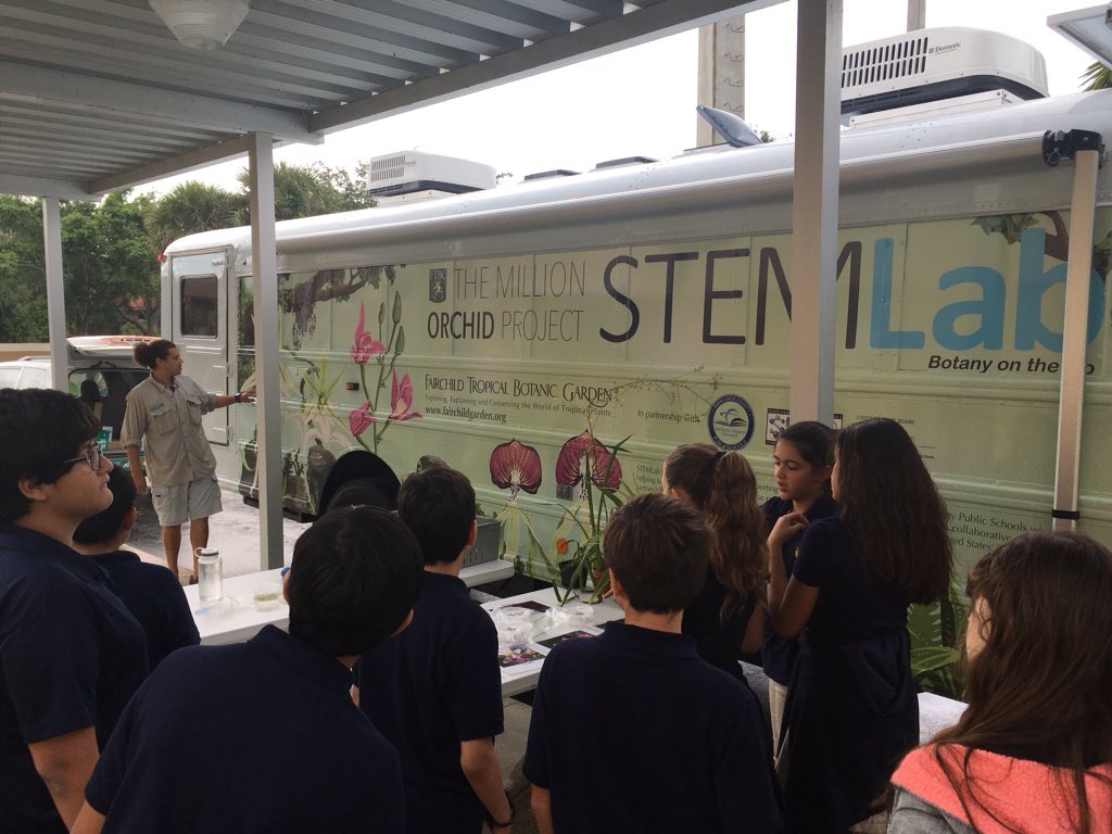 livan_escudero's tweet photo. Photos from visit 1. Learning of and working with orchids @OrchidSTEMLab #MIllionOrchidProject https://t.co/10j8Urbs5W