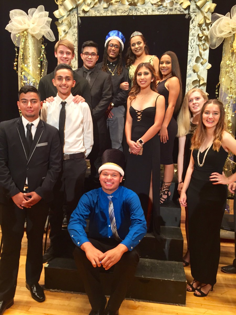 WillRogers2017's tweet photo. Mr. And Ms. Will coronation! Congrats to Deondray Pennington and Rosa Saldivar! https://t.co/Rk65VR1Zwo
