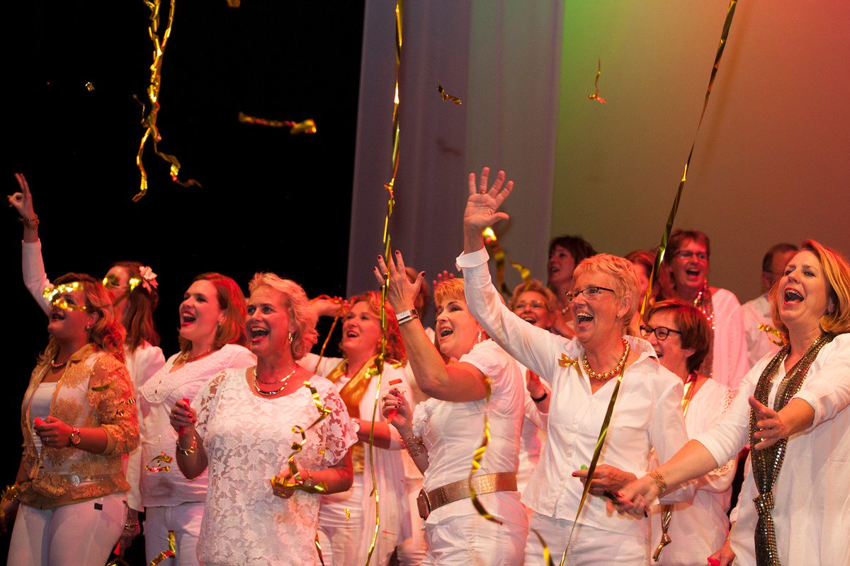 Nu al op Facebook, binnenkort ook foto's van ons concert op popkoorcantalibre.nl