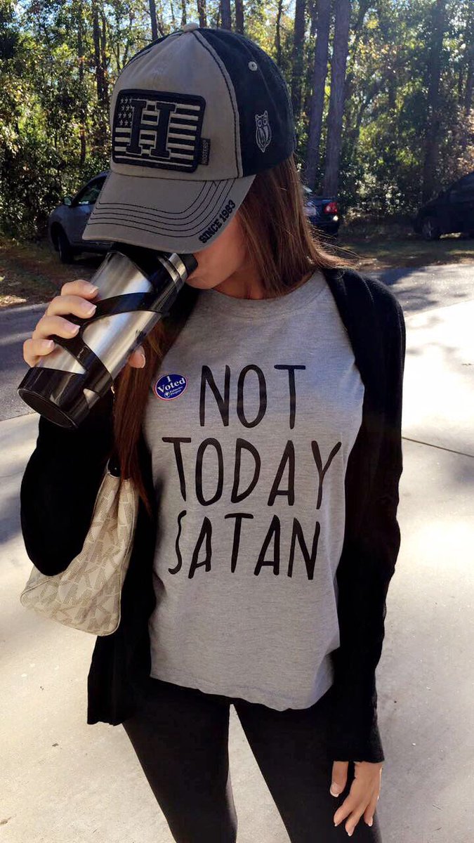 amber_papst's tweet photo. @realDonaldTrump #HillaryForPrison2016 https://t.co/UpX7KhnxaV