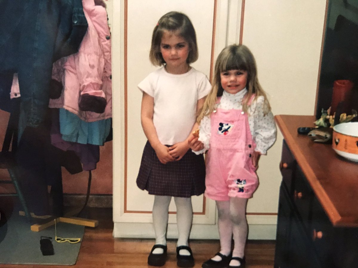 nelliejoness's tweet photo. happy birthday to my big sis!!!🎂💃😘 love and miss you so much I'll be down soon to celebrate👯 @mojolojo15 https://t.co/gwqvczFcgI