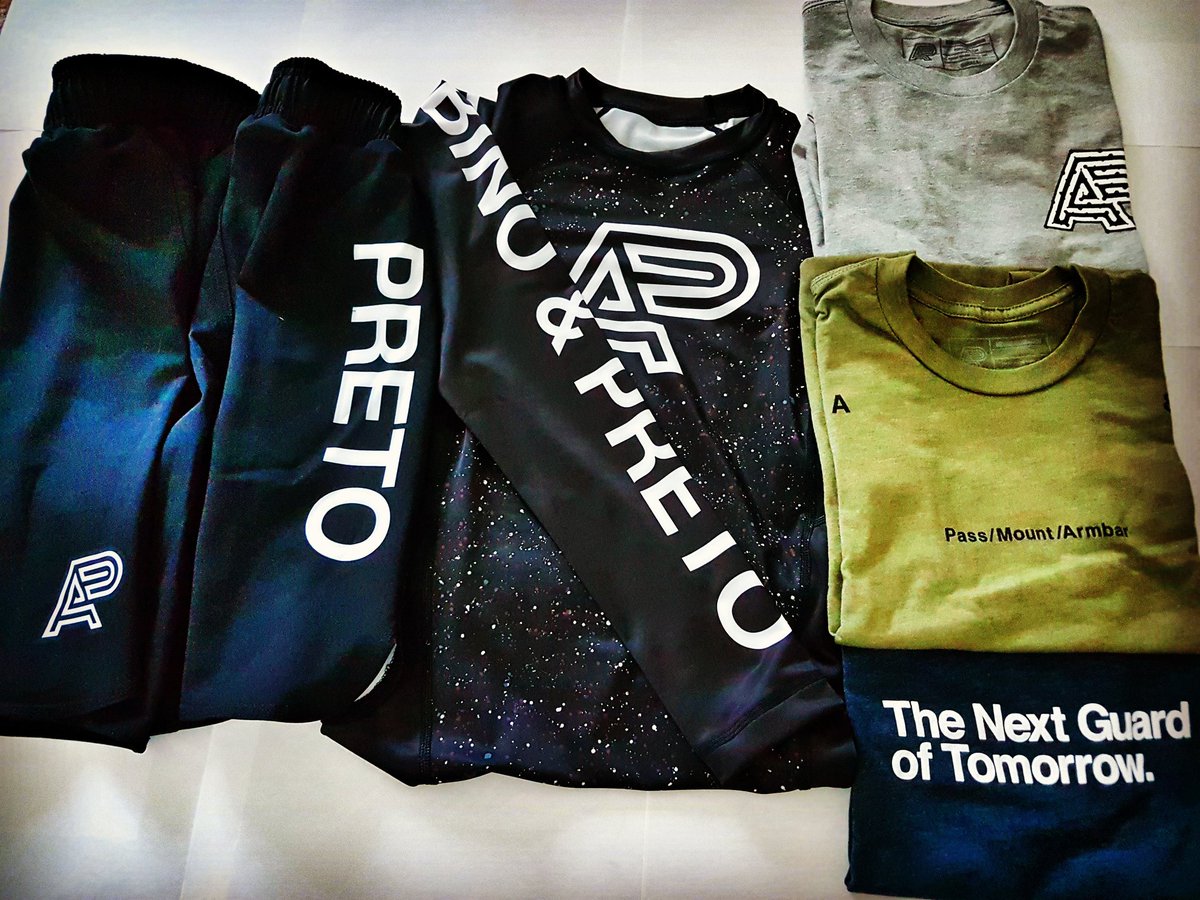 alexchambersmma's tweet image. Threads are out of this world 🚀 Thank you @albinoandpreto @arvieg #creativetransitions #bjj #a&amp;amp;p #takeoff #astrogirl #ufc