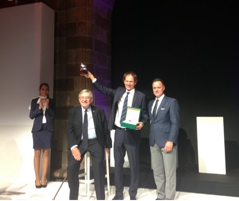 Felicitaciones amigo.  Que honor.  Gracias por llevar al yachting argentino nuevamente a lo más alto.