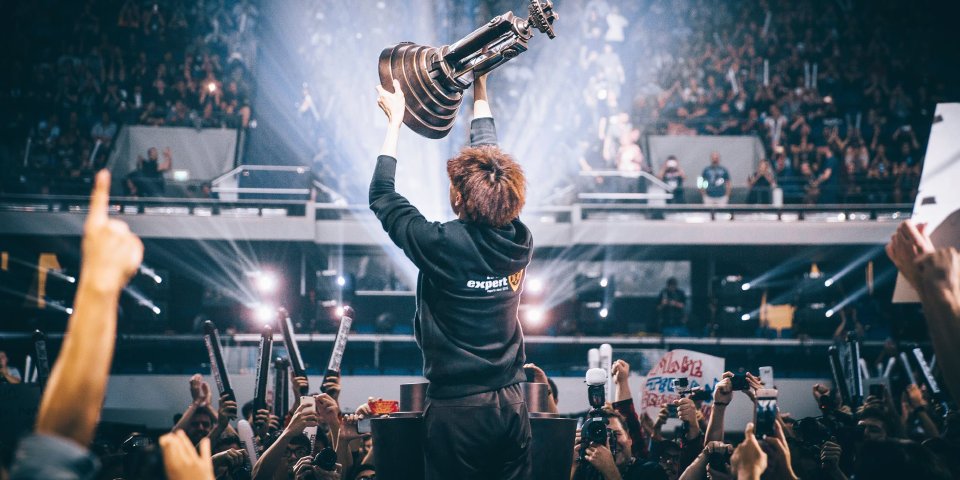 StarCraft's tweet image. A champion 6 years in the making. 🏆 #WCS2016 #SC2

Meet @SC2ByuN: blizz.ly/2fdZXQn