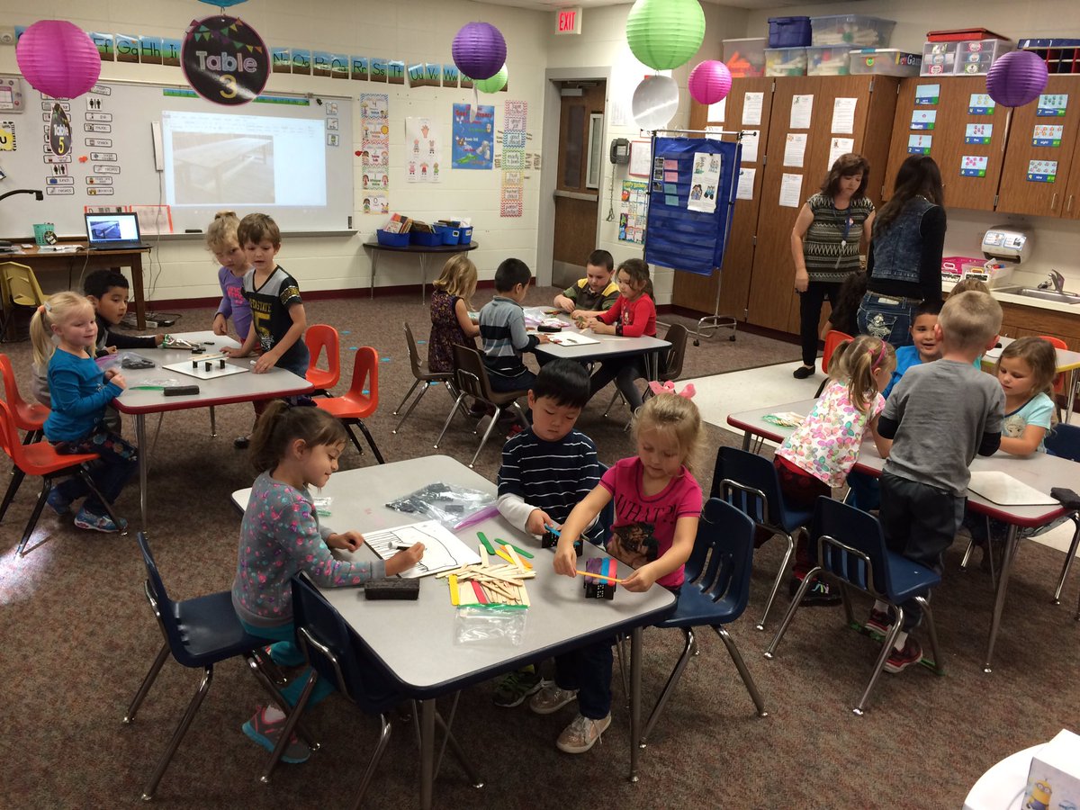 BearcatPrin's tweet photo. KG students creating Thanksgiving tables in EbD lesson in Mrs. Hendricks class. #awesomelesson #KGSTEM #handsonbrainson https://t.co/ieavvNoZIU