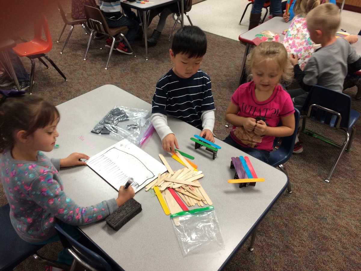 BearcatPrin's tweet photo. KG students creating Thanksgiving tables in EbD lesson in Mrs. Hendricks class. #awesomelesson #KGSTEM #handsonbrainson https://t.co/ieavvNoZIU