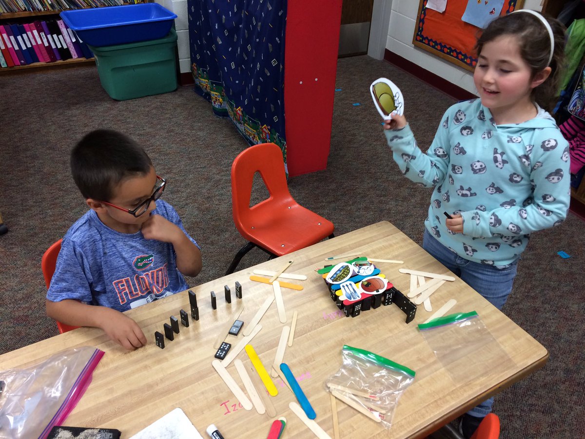 BearcatPrin's tweet photo. KG students creating Thanksgiving tables in EbD lesson in Mrs. Hendricks class. #awesomelesson #KGSTEM #handsonbrainson https://t.co/ieavvNoZIU