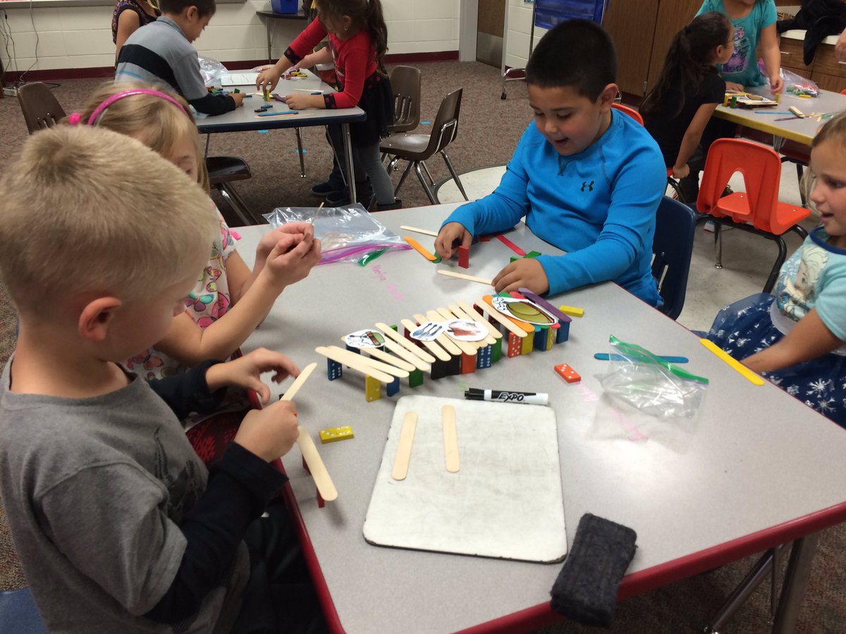 BearcatPrin's tweet photo. KG students creating Thanksgiving tables in EbD lesson in Mrs. Hendricks class. #awesomelesson #KGSTEM #handsonbrainson https://t.co/ieavvNoZIU