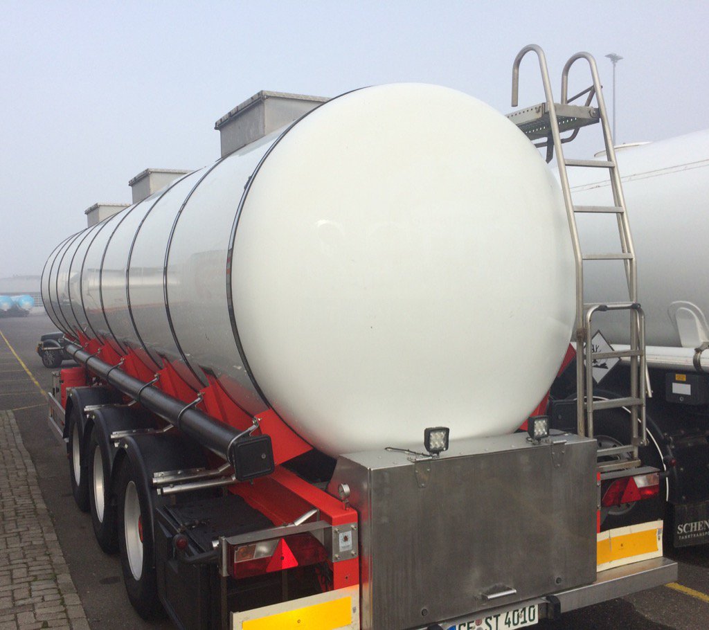 ErwinFlikweert's tweet photo. #in now available #isolated 25000 Ltr #vanhool #adblue #tanktrailer , complete recovered ! https://t.co/AxPUWSk5ZA