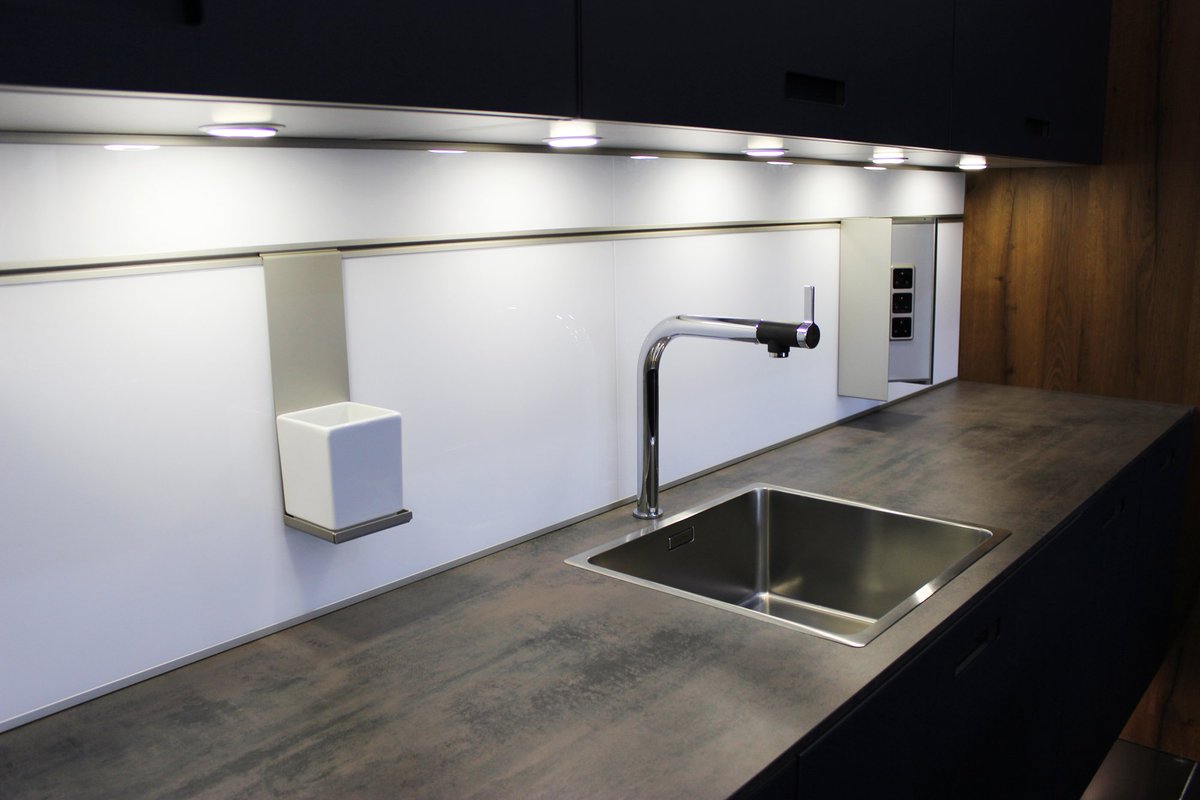 SignatureFin's tweet image. Signature Finishes can create a modern living space for your home. #kitchen #quality #signaturefinishes #solidsurfaces #granite #sinks #taps