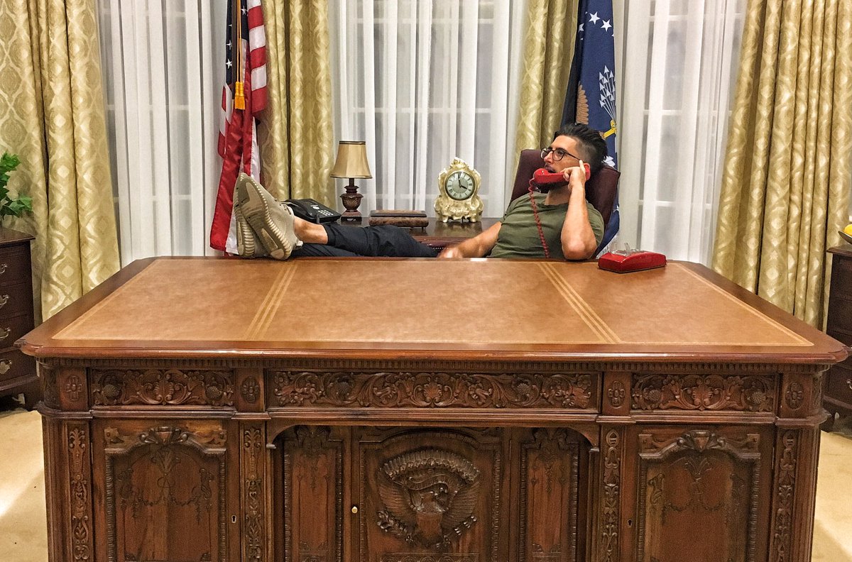 Jessewelle's tweet image. So I'm just run this country now.. chillin in the Oval Office. Thanks Obama for the invite.