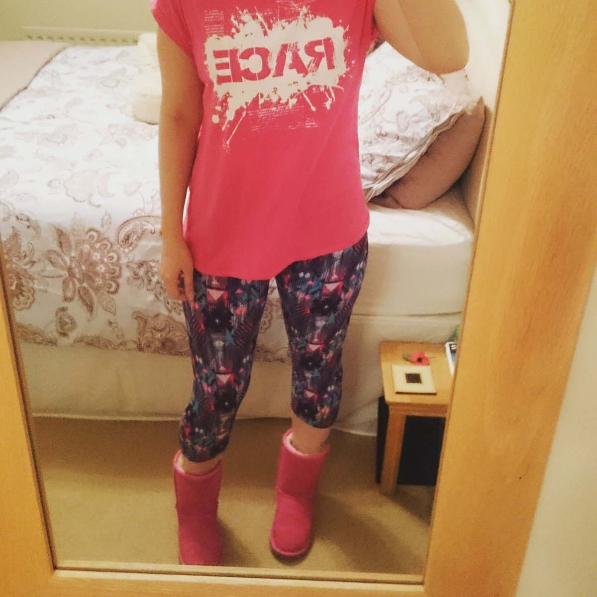 mrs_cbw's tweet photo. When you gotta get to yoga but it's effin' freeezing!! π β
#PinkBoots #Yoga #Winter #FashionStatement #ItCouldCatchOn https://t.co/Y7Or8UEGI7