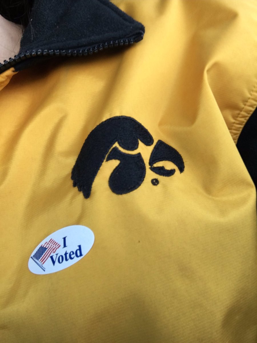 StaceySmiricky's tweet photo. Me too, @HawkeyeKevin! #HawkeyeStyle #WriteIn #election2016🇺🇸 https://t.co/dp2sLvuny3