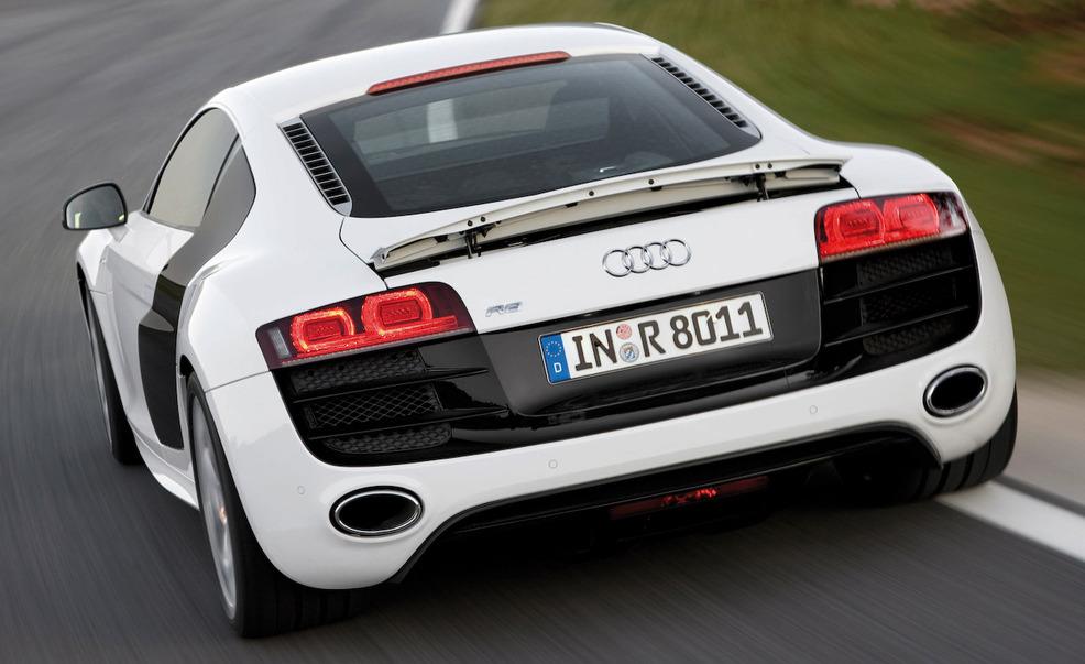 The #R8's motor is unlike anything #Audi had ever made before. Here is how they did it: motoringhistory.com/audi-r8-1st-ge…