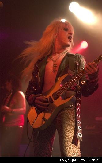 DolanXlover17's tweet photo. Hommage à #DaveLepard leader de @crashdiet_org "wild rose" est une chanson qui lui a été dédiée par son groupe https://t.co/1jYZfu73ji