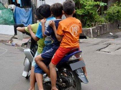 Video Anak Kecil Naik Supra Nyebur ke Sungai jogjaoto.com/serba-serbi/vi…