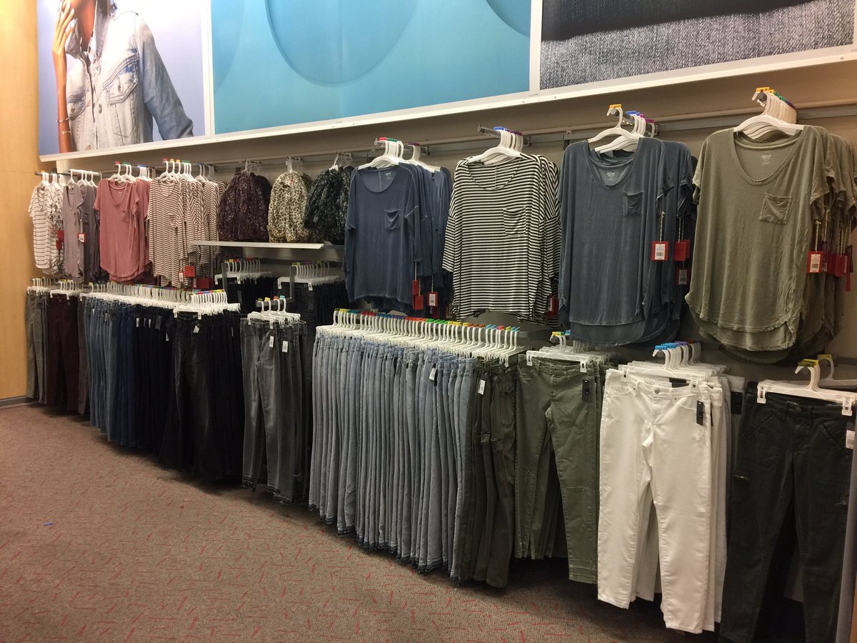 Jazzing up Jeans! <a href="/rymwalters/">Ryan Walters</a> <a href="/Dexter_Alcala/">Dexter Alcala</a> <a href="/ktmhill01/">katie russo</a> @tracyacurry1 <a href="/mannequin_kate/">Kate</a>