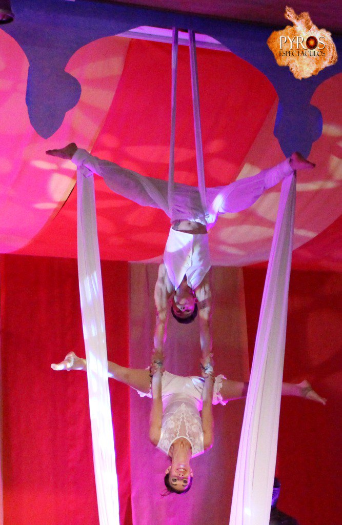 Pyros_spc's tweet image. Elegancia y Acrobacia en la presentación de Cargos de Monforte del Cid.
#pyrosespectaculos #presentaciondecargos #acrobacia #espectaculo