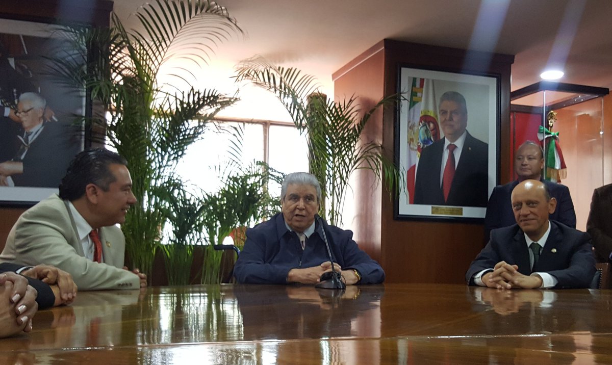 SindMusic's tweet photo. Comité Ejecutivo de FTP-CTM encabezados por @leobardosoto y nuestro paisano @JuanCLastiri felicitamos a nuestro Líder Máximo @CarlosAceves_ https://t.co/JtbOg0QQcQ